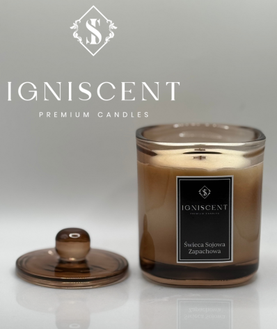 Skóra i drewno sojowa świeca zapachowa. Piękna świeca w szklanym pojemniku z wieczkiem. Brązowa świeca