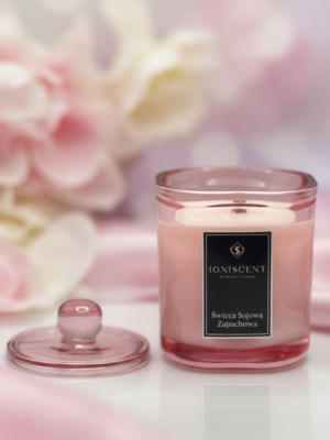 Świeca sojowa zapachowa Kwiatowy szept, piękna świeca w różowym opakowaniu